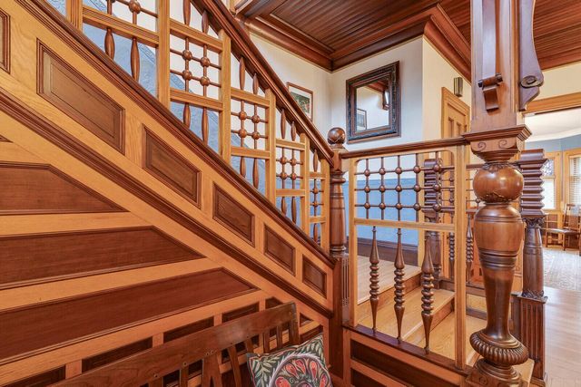 221 10th STREET S, La Crosse, WI 54601