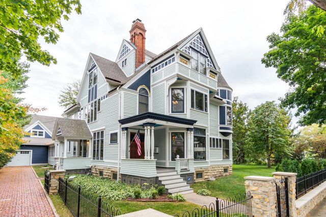 221 10th STREET S, La Crosse, WI 54601