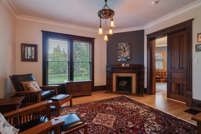 221 10th STREET S, La Crosse, WI 54601