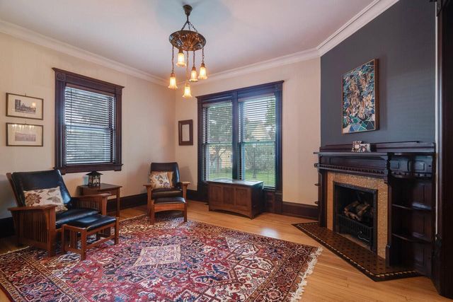 221 10th STREET S, La Crosse, WI 54601