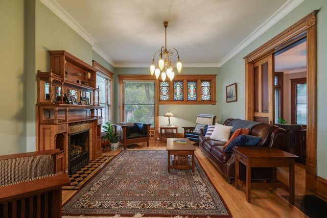 221 10th STREET S, La Crosse, WI 54601