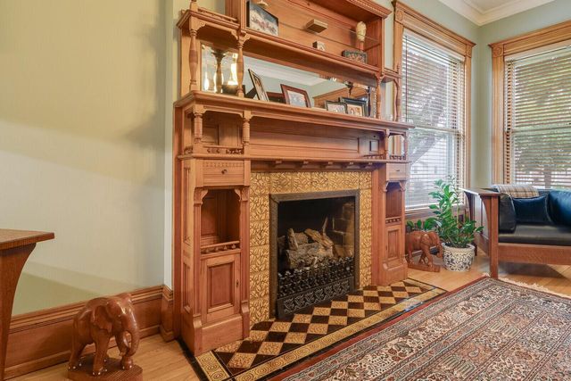 221 10th STREET S, La Crosse, WI 54601