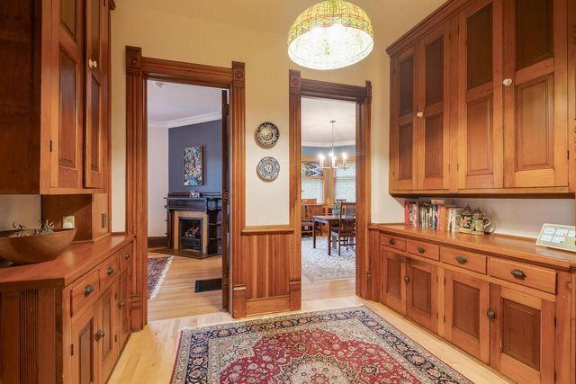 221 10th STREET S, La Crosse, WI 54601