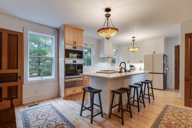 221 10th STREET S, La Crosse, WI 54601