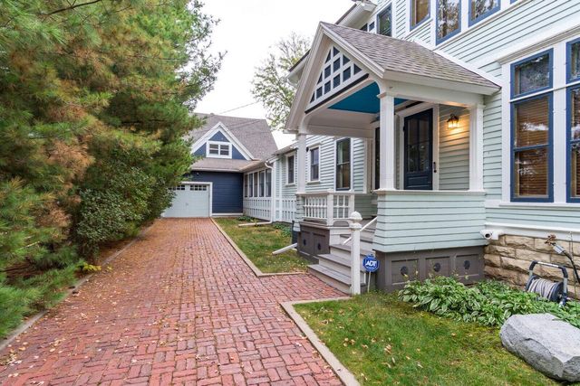 221 10th STREET S, La Crosse, WI 54601