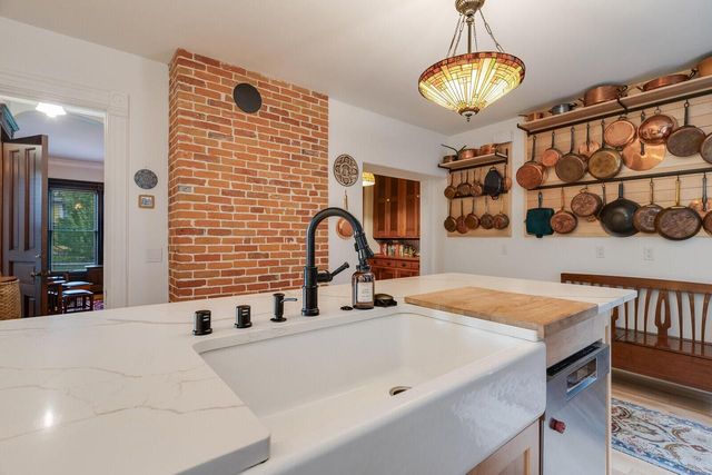 221 10th STREET S, La Crosse, WI 54601