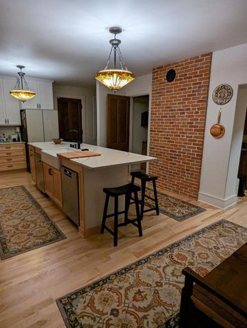 221 10th STREET S, La Crosse, WI 54601