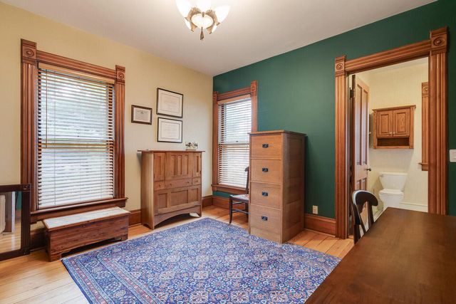 221 10th STREET S, La Crosse, WI 54601