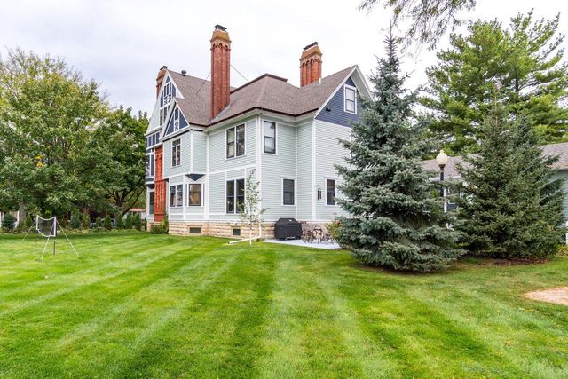 221 10th STREET S, La Crosse, WI 54601