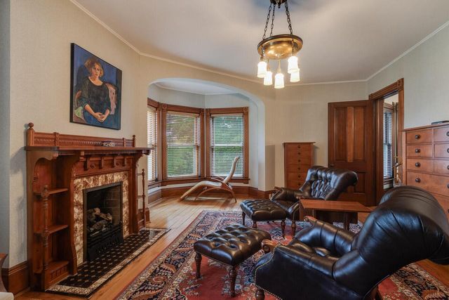 221 10th STREET S, La Crosse, WI 54601