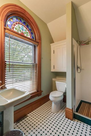 221 10th STREET S, La Crosse, WI 54601