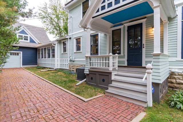 221 10th STREET S, La Crosse, WI 54601