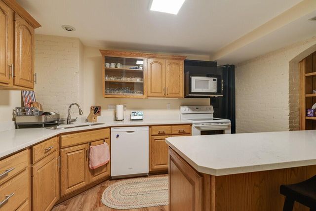 221 10th STREET S, La Crosse, WI 54601