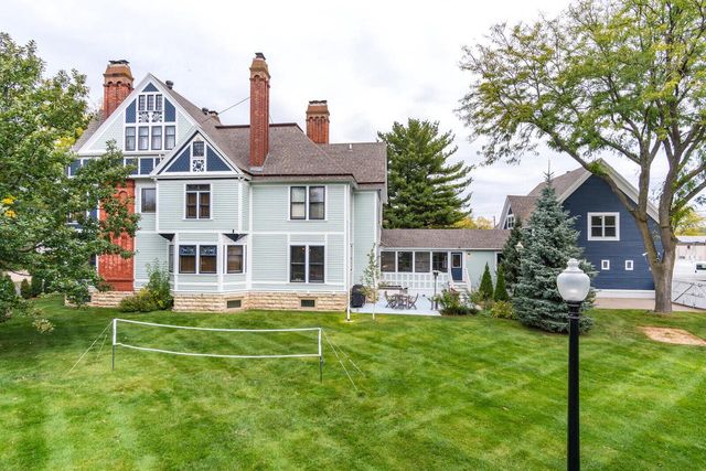 221 10th STREET S, La Crosse, WI 54601