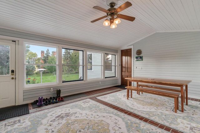 221 10th STREET S, La Crosse, WI 54601