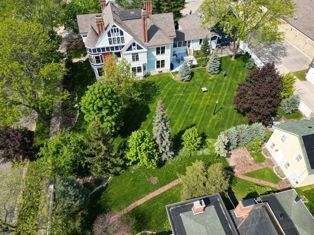 221 10th STREET S, La Crosse, WI 54601