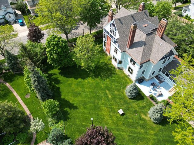 221 10th STREET S, La Crosse, WI 54601