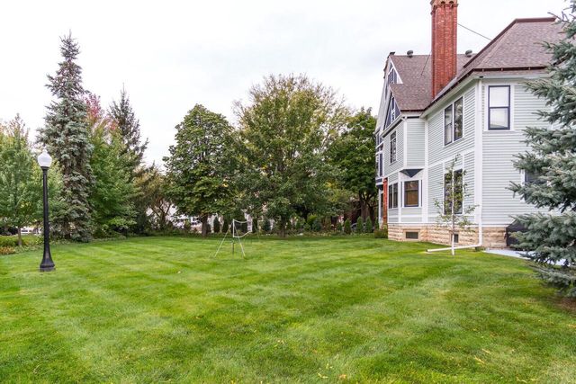 221 10th STREET S, La Crosse, WI 54601