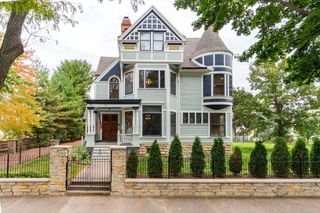 221 10th STREET S, La Crosse, WI 54601