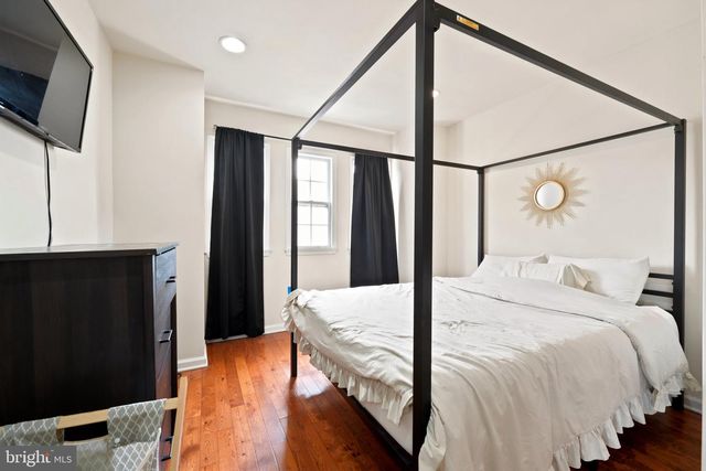 1214 S 4TH ST, Philadelphia, PA 19147