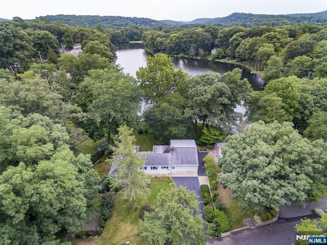 23 Cabot Lane, Kinnelon Borough, NJ 07405
