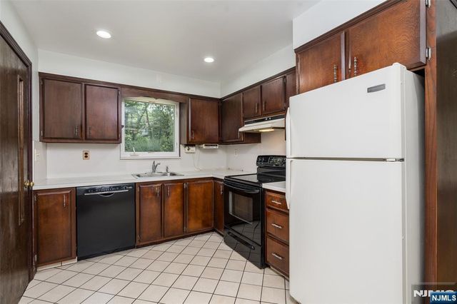 23 Cabot Lane, Kinnelon Borough, NJ 07405