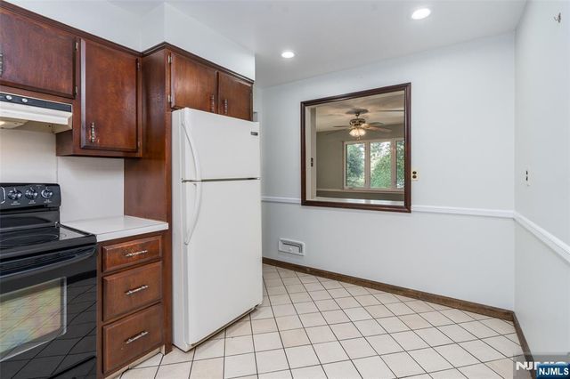 23 Cabot Lane, Kinnelon Borough, NJ 07405