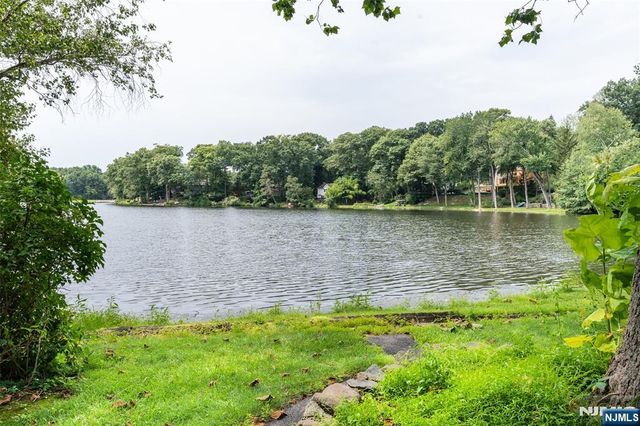 23 Cabot Lane, Kinnelon Borough, NJ 07405