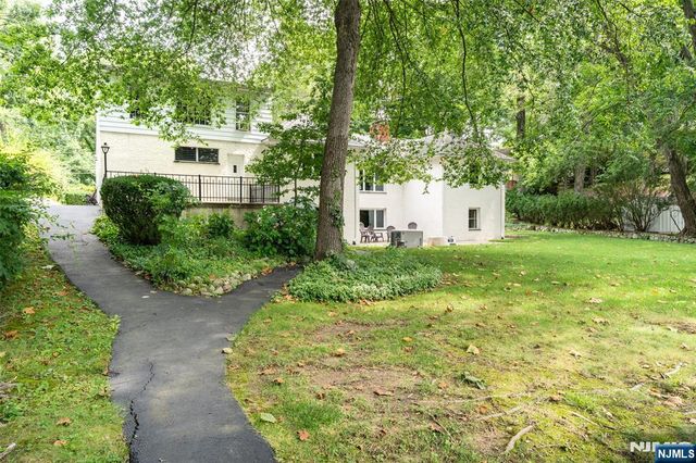 23 Cabot Lane, Kinnelon Borough, NJ 07405
