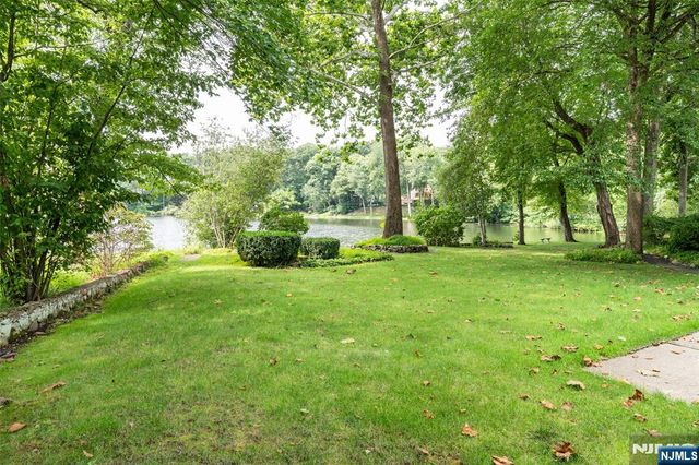 23 Cabot Lane, Kinnelon Borough, NJ 07405