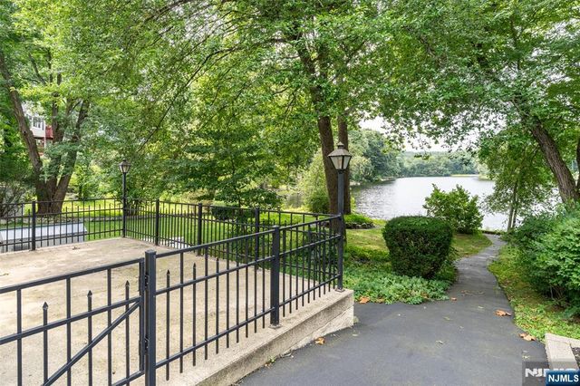 23 Cabot Lane, Kinnelon Borough, NJ 07405