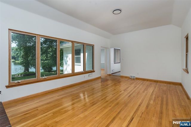 23 Cabot Lane, Kinnelon Borough, NJ 07405