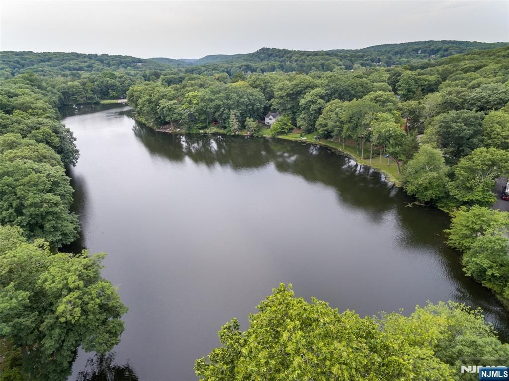 23 Cabot Lane, Kinnelon Borough, NJ 07405