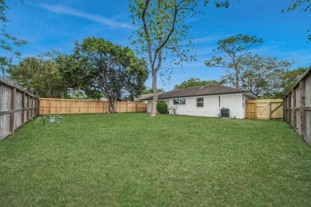 11222 Cliffwood Drive, Houston, TX 77035