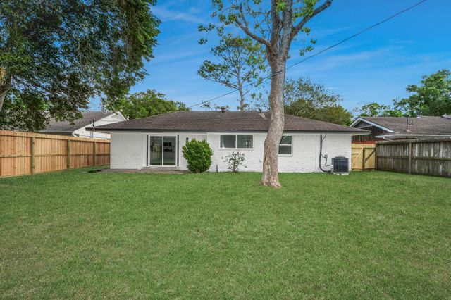 11222 Cliffwood Drive, Houston, TX 77035