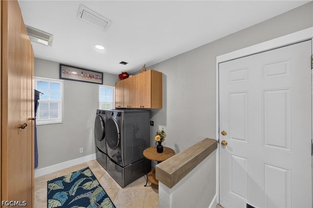 1812 SE 37th TER, Cape Coral, FL 33904