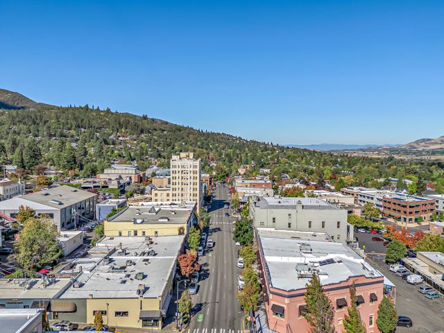 275 E Main Street, Ashland, OR 97520