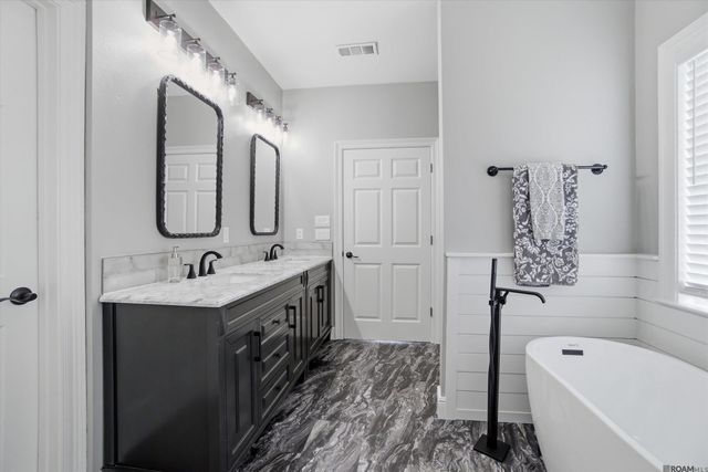 13383 Williamsburg Dr, Walker, LA 70785
