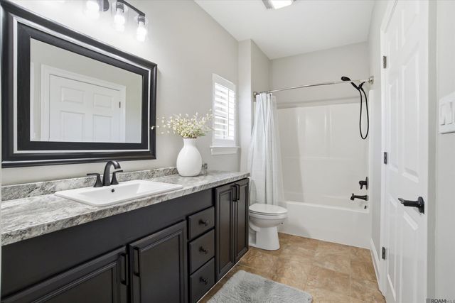 13383 Williamsburg Dr, Walker, LA 70785