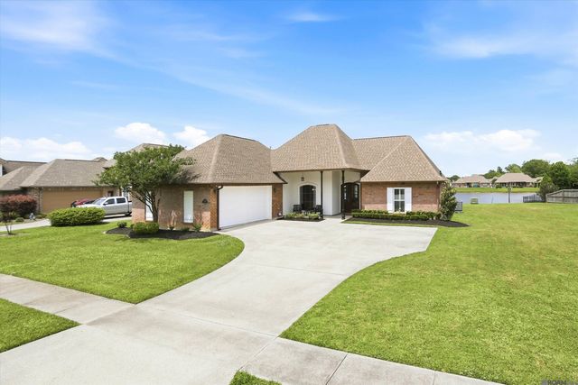 13383 Williamsburg Dr, Walker, LA 70785