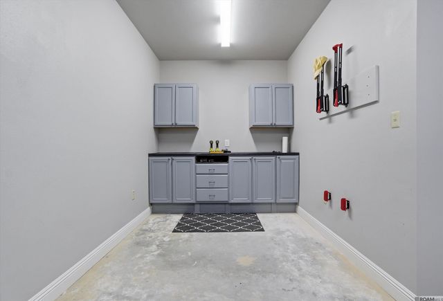 13383 Williamsburg Dr, Walker, LA 70785