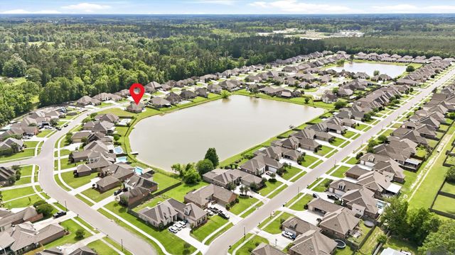 13383 Williamsburg Dr, Walker, LA 70785