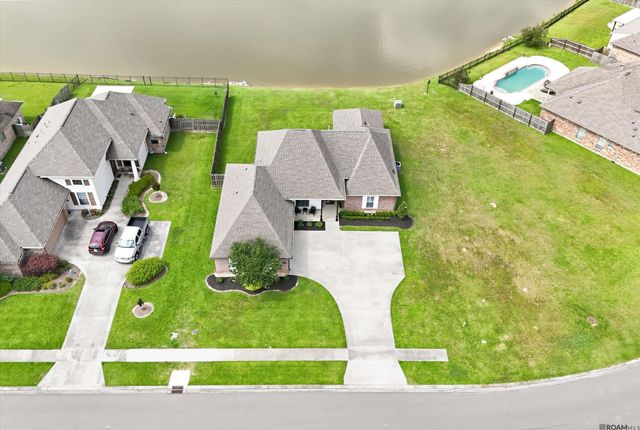 13383 Williamsburg Dr, Walker, LA 70785