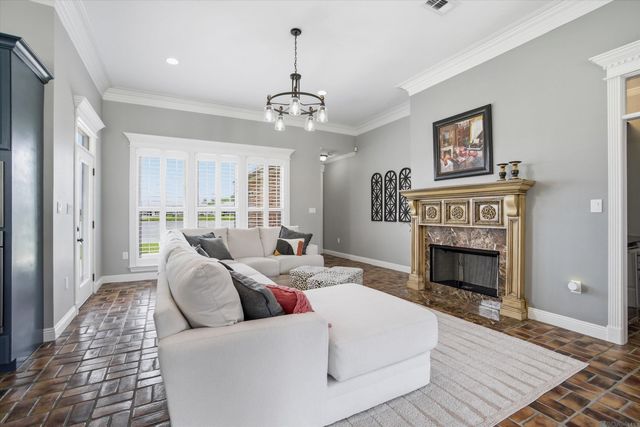 13383 Williamsburg Dr, Walker, LA 70785