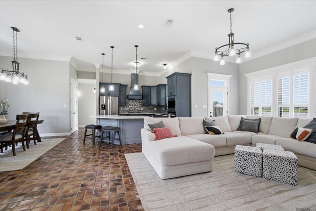 13383 Williamsburg Dr, Walker, LA 70785