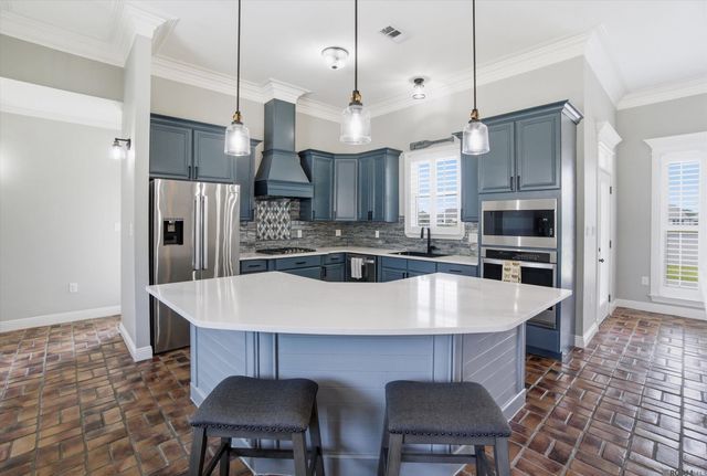 13383 Williamsburg Dr, Walker, LA 70785