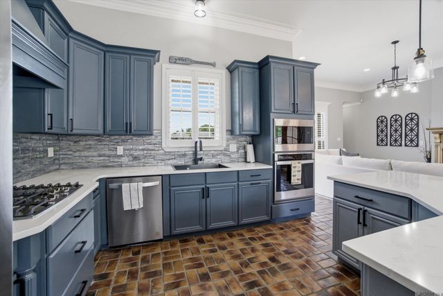 13383 Williamsburg Dr, Walker, LA 70785