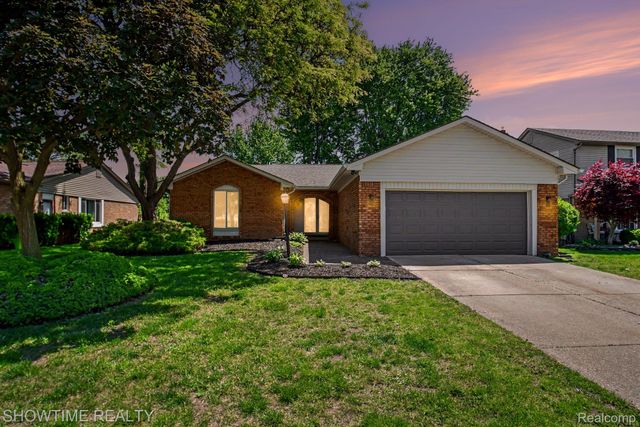 47726 Lexington Drive, Macomb Township, MI 48044