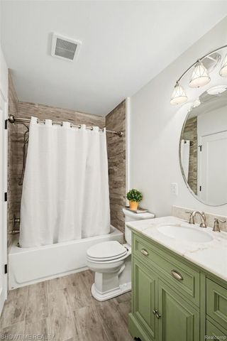 47726 Lexington Drive, Macomb Township, MI 48044