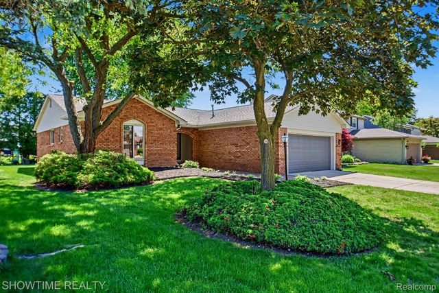 47726 Lexington Drive, Macomb Township, MI 48044